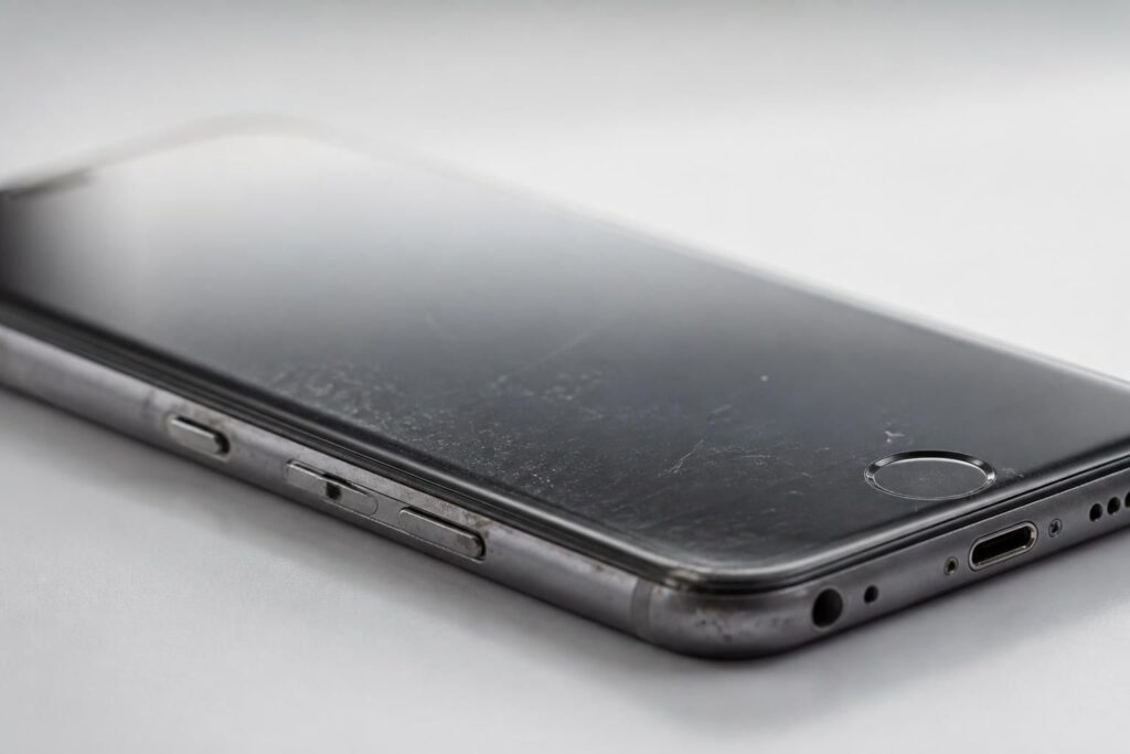 découvrez les principaux défauts à surveiller lors de l'achat d'un iphone reconditionné pour faire un choix éclairé et éviter les mauvaises surprises.
